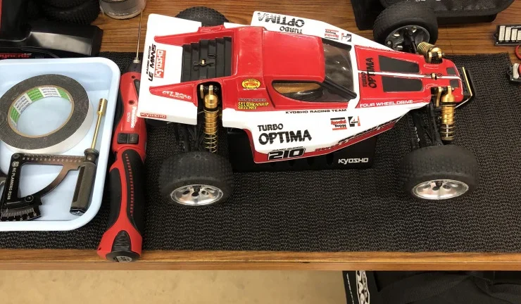 KYOSHO RC BLOG ターボオプティマをインドアカーペットコースでテスト!
