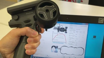 TeamMiniZ　Mini Z EVO I C S のセッティングスロットル編を紹介しています 週刊ミニッツ12月13日号