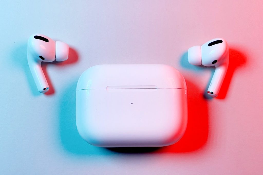 apple airpods 1024x683 1