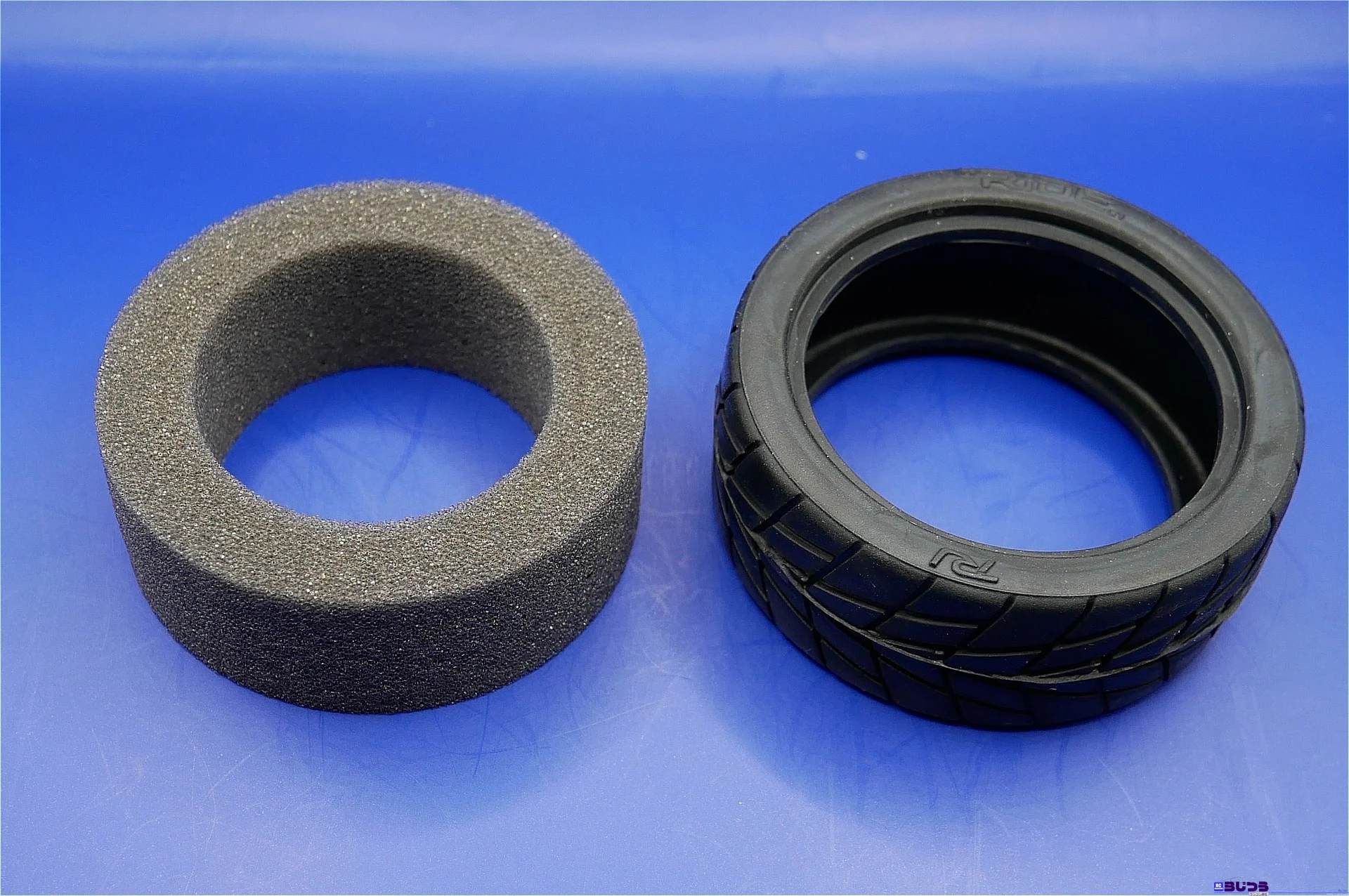 らじつうプチレビュー：RIDE 　1/10　ツーリングカー用26mm幅ラジアルタイヤ&ホイール【PR】