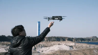 株式会社セキド　カメラドローン「ドローンを手から離着陸？！ハンドリリースとハンドキャッチのやり方を分かりやすく解説します。」を公開