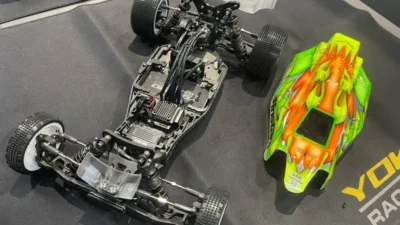 株式会社ヨコモ　「Yokomo Product Information -　スーパーオフロードSO2.0⑪/カーペットセッティング・チーム員編」