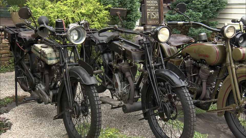 おとなの秘密基地　「90年以上前のビンテージバイクに魅了された男　トライアンフにハーレーも乗りこなす！」