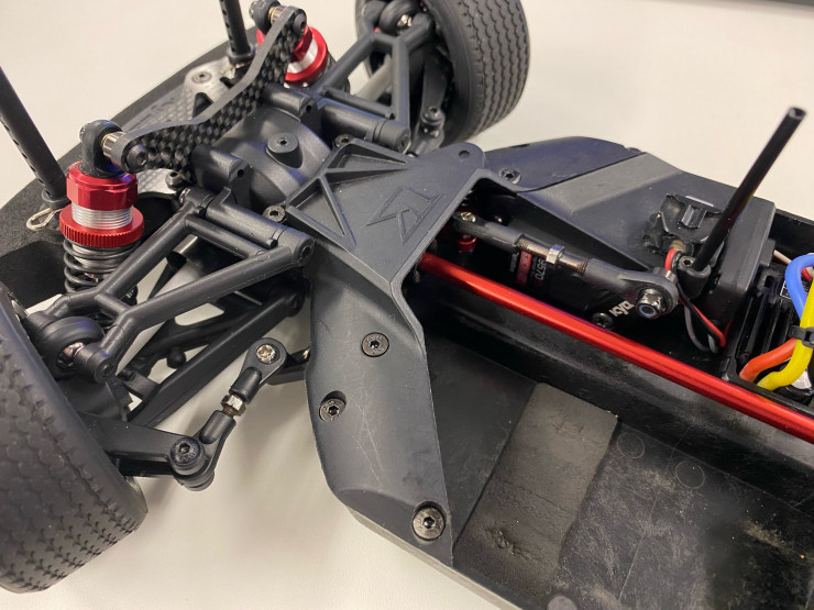 KYOSHO RC BLOG　アジャストロッドに変更するには？