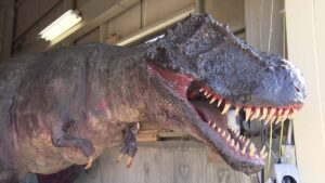 おとなの秘密基地 「恐竜模型を発泡スチロールで作る!? 趣味の域を越えた超絶テクに驚愕!」