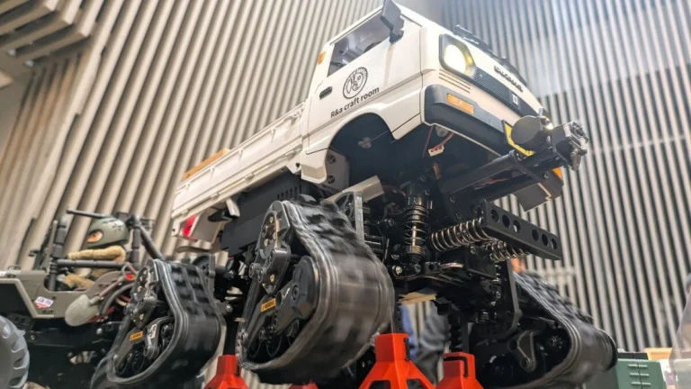 おとなの秘密基地　■最強の軽トラ！？　クローラーを組み合わせた斬新すぎるRCカーが完成！