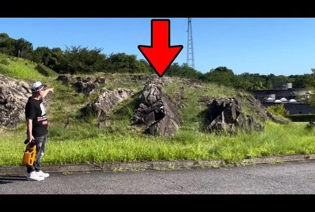 かずもんちゃんねる　■【隠れスポット】公園の“巨大な岩”でラジコンやったら意外な展開に！？【中総ロック】