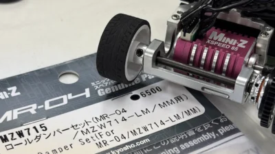 KYOSHO RC BLOG　■MR-04LM向けアルミモーターマウント＆ロールダンパー